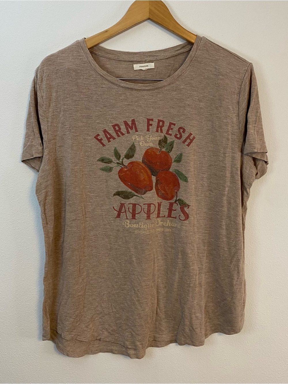 Maurice’s Farm Fresh Apples Tshirt‎ Pink Womens Large